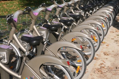 France, Paris 15e, bornes velib, velo libre service instaure en 2007, quai branly,