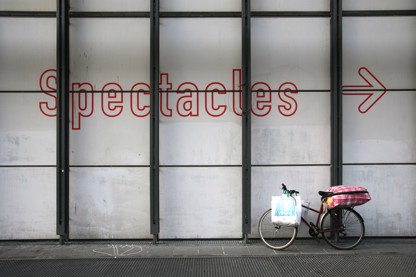 france, Paris 3e, beaubourg, centre Pompidou, velo, sdf, spectacle, fleche,