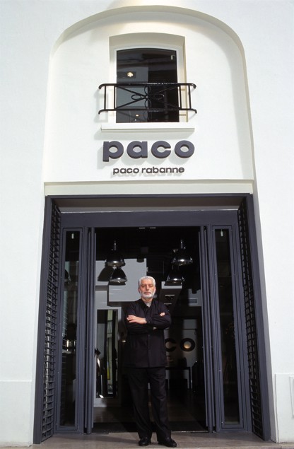 21/05/1996. PARIS: PACO RABANNE DANS SA BOUTIQUE