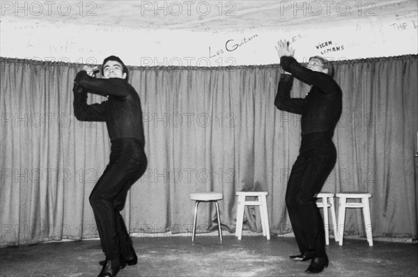 Danseurs sur la scène du Golf-Drouot, 1964