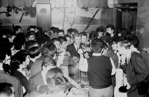 Johnny Hallyday and Henri Leproux, 1965