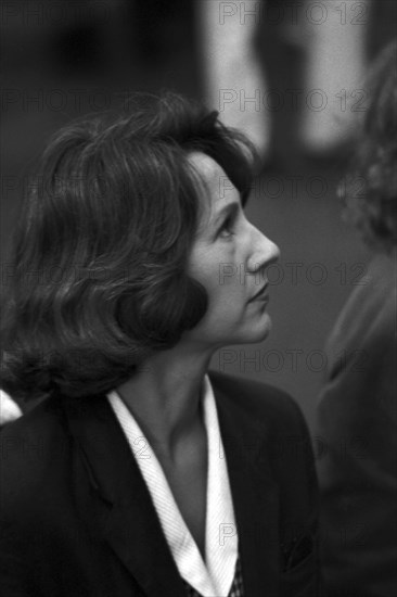 Nathalie Baye on the set of the film 'La Baule-les Pins'