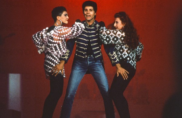 Jean-Luc Lahaye and the dancers of the Rheda ballets