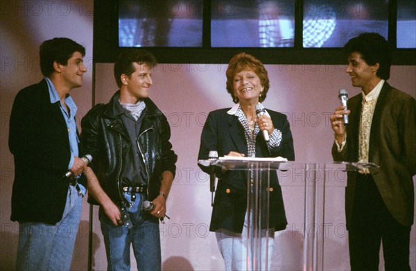 Jean-Luc Lahaye with Maria Pacôme and her son François and the actor Stéphane Hillel