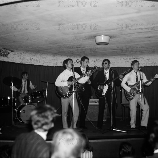 Groupe de rock au Golf-Drouot, 1964