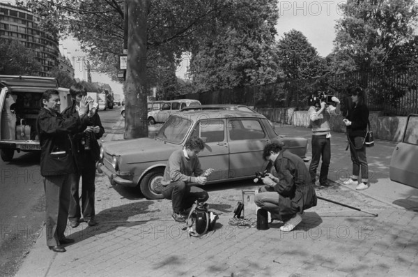 Journalistes préparant leur matériel