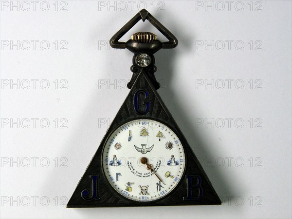 Montre triangulaire suisse en argent.