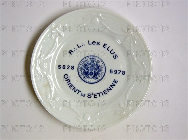 Assiette en porcelaine.