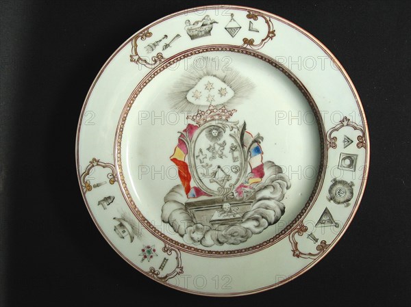 Assiette en porcelaine.