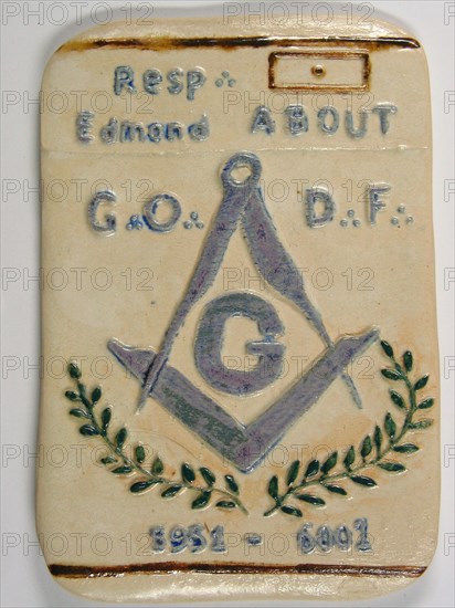 Palet de terre cuite artisanal pour le 20e anniversaire de la loge Edmond About du Grand Orient de France, à Paris, 15,5 cm x 9,7 cm, 2001.