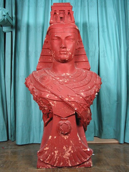 Allégorie féminine ou figure d’Isis maçonnique en plâtre