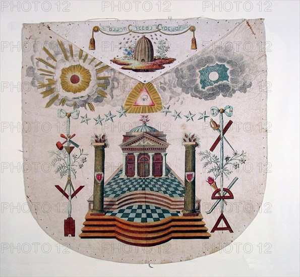 Tablier de Maître, décor au temple sur deux pavés mosaïques