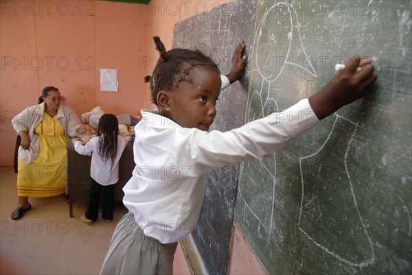 Ecolière africaine en classe