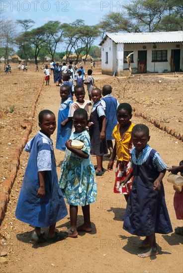 Enfants sur le chemin de l'école