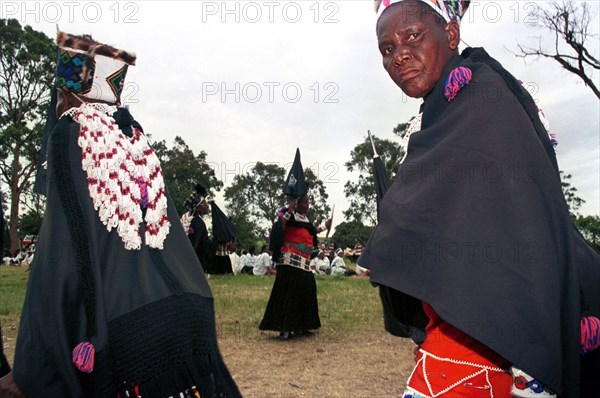 12/2003 Gingindlovu, KwaZulu-Natal, South Africa
old shembe woman, shembe women, shembe celebration, churches