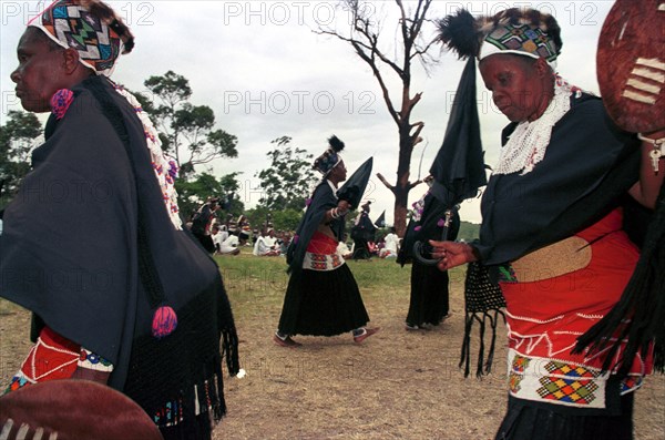 12/2003 Gingindlovu, KZN, South Africa
religion, shembe women, traditional shembe dancing, shembe traditions, celebration, umbrella, umbrellas, zulu women, zulu dance, zulu dancing, zulu shields
