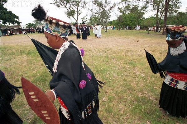 Gingindlovu, KZN, South Africa, 12/2003
shembe women, festival, shembe church, religion, religious, umbrella, umbrellas, shields, shield, zulu women, african religion