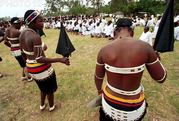 Gingindlovu, KwaZulu-Natal, South Africa, 12/2003
shembe church, celebration, festival, religion, shembe culture, traditions, african religion, zulu people, zulu girls, umbrella, umbrellas, traditional clothing