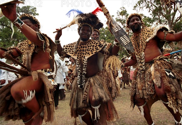 Eshowe, KwaZulu-Natal, South Africa
12/2003
zulu dancing, zulus, traditional dress, african religions, zulu people, traditional dress