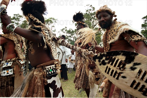 Gingindlovu, KwaZulu-Natal, South Africa, 12/2003
shembe church, celebration, festival, religion, shembe culture, traditions, zulu men, zulu dance, zulu traditional dress