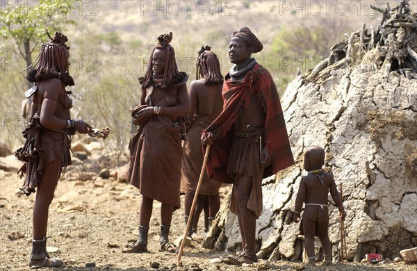 Himba chief with family
\n
