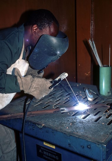 Welding
\n