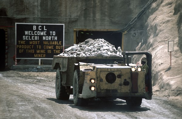 Haul out truck coming out of the mine
\n