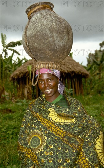 LOCAL WOMAN OUTSIDE KISORO, UGANDA