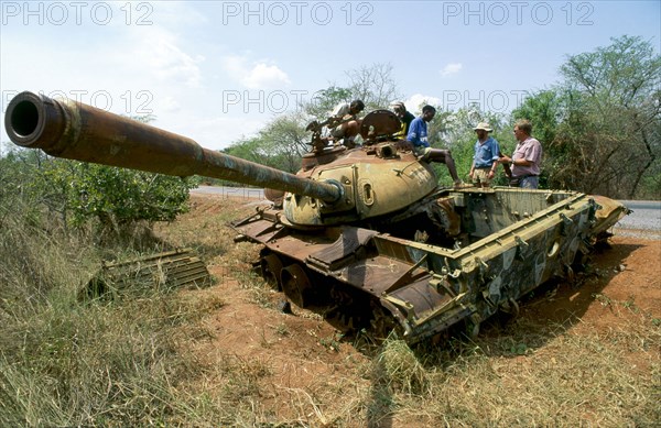 TANK WRECK, SIGNS OF UGANDA\\'S TROUBLED PAST, UGANDA