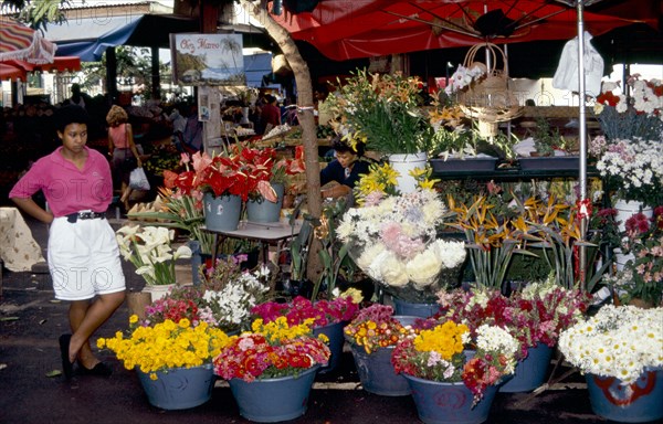 FLOWER SELLER, ST DENIS MARKET, REUNION