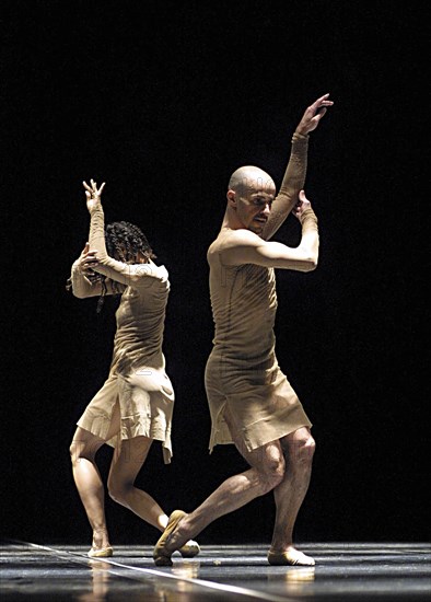 07/03/2003. FNB Dance Umbrella 2003. The Nelson Mandela Theatre at the Civic.
\nEmio Greco and Bertha Bermudez Pascual in \\" Double Points: One & Two\\".
\nPhotograph  :  John Hogg.