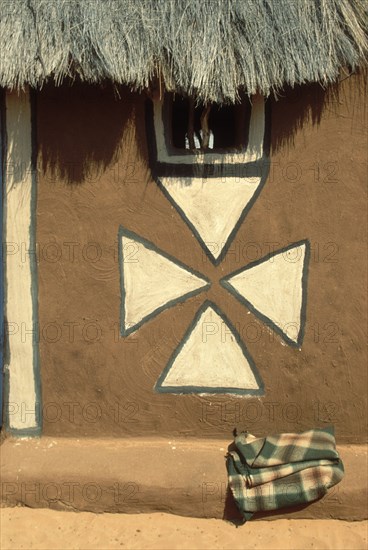 Decorated Hut
\n