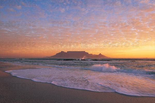 TABLE MOUNTAIN AT SUNSET