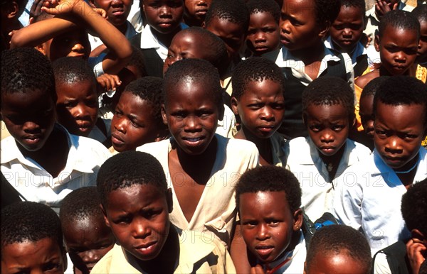 crowd of Zulu school children