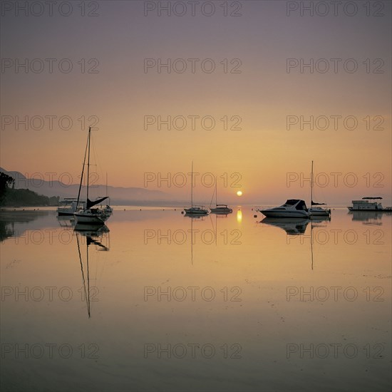 SUNRISE OVER THE HARTBEESPOORT DAM