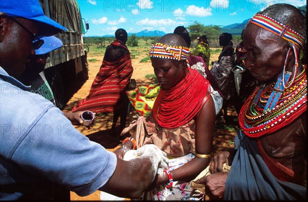 Samburu women come for food