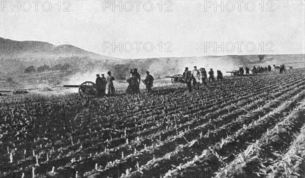 Guerre russo-japonaise 1904-1905, l'artillerie russe dans un champs de millet