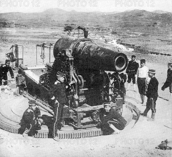 Guerre russo -japonaise 1904-1905, les canons de siège japonais près de Port Arthur