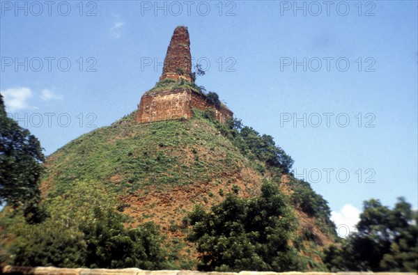 Sri Lanka - Stupa (door), Buddhist shrine