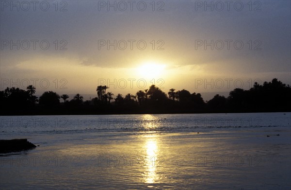 Le Nil au coucher du soleil
Egypte