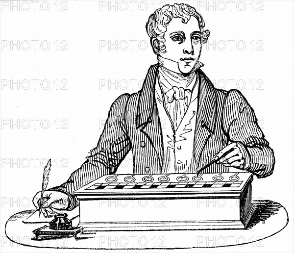 Employe de bureau utilisant la machine arithmetique de Pascal (1623-1664)