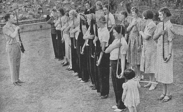 Members of the Women's Volunteer Defence Corps