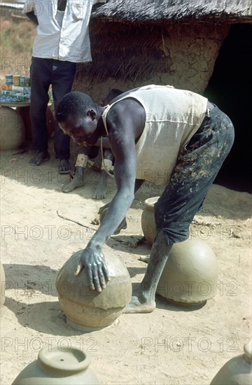 Making pots without a wheel