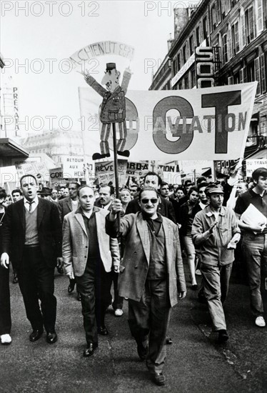 CGT Trade unionists on strike marching from the Bastille to Gare St Lazare