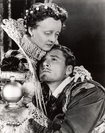 Bette Davis et Errol Flynn, La Vie Privée d'Elisabeth d'Angleterre