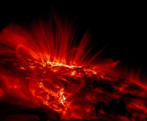 Image en ultraviolet montrant les arcs de gaz