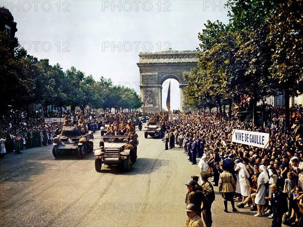 World War II : Champs Elysees parade