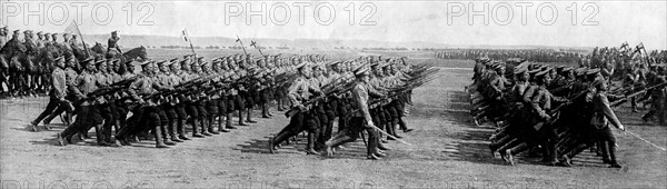 Russian soldiers parade