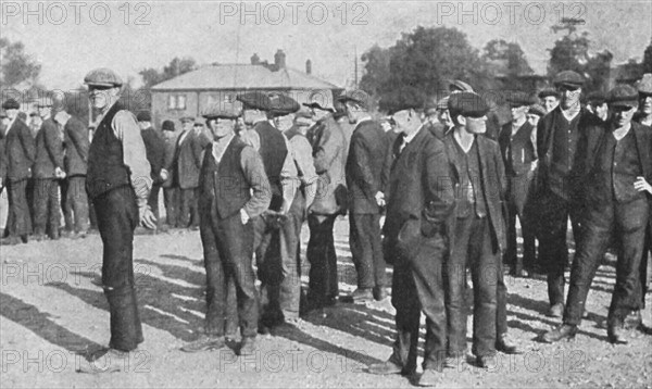 First World War British volunteers on a training course, circa 1914