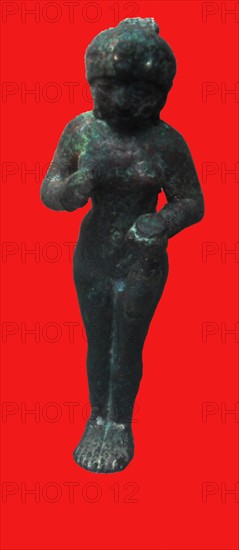 Copper alloy figurine of a naked woman holding a jar